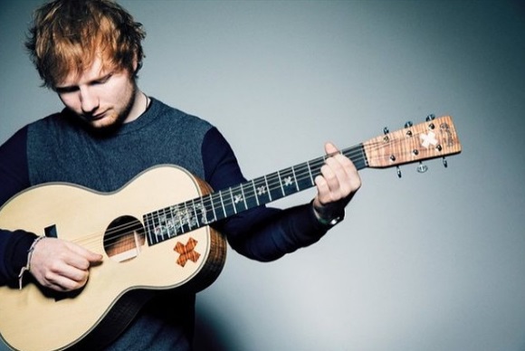 Ed Sheeran bebiztosította magát: négy házat vett ugyanott