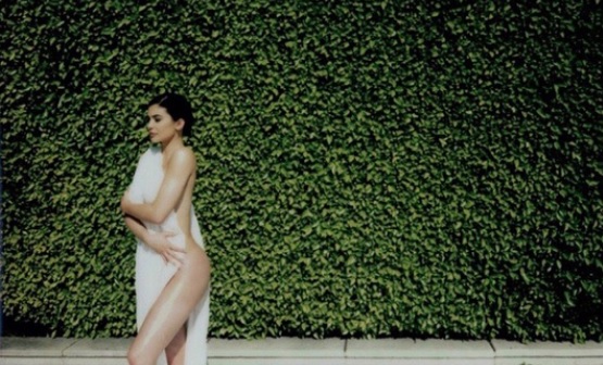 Kylie Jenner meztelenül pózolt - de a lényeget eltakarta