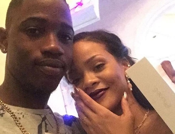 Rihanna unokatestvérét gyászolja - a fiút lelőtték