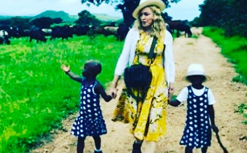 Madonna kicsit átnevezte új lányait