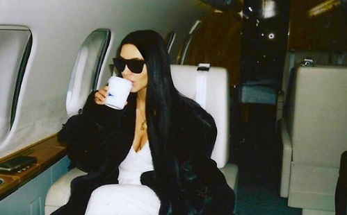 Kim Kardashian csendes lány lett?