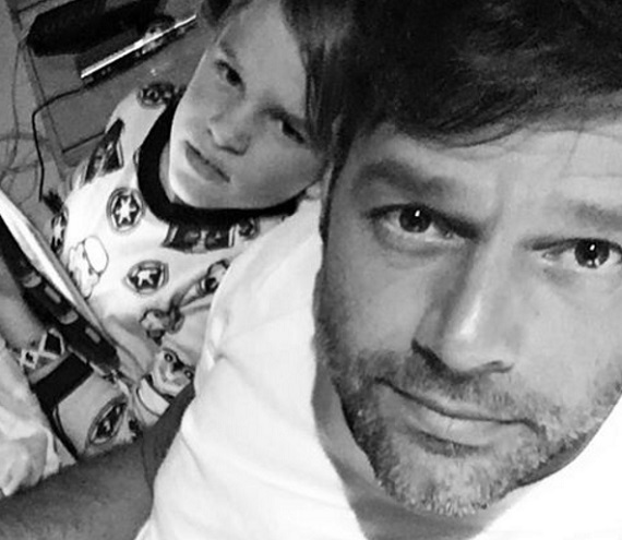 Ricky Martin és az egyik kisfia - az énekes szerint ő ad nekik stabilitást