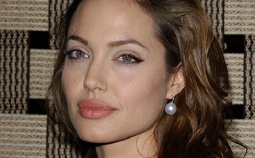 Angelina Jolie felhagyott a pasikkal?