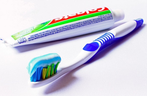 A fogkrémekkel és fogmosással nem teszünk meg mindent - állítja a szakember
