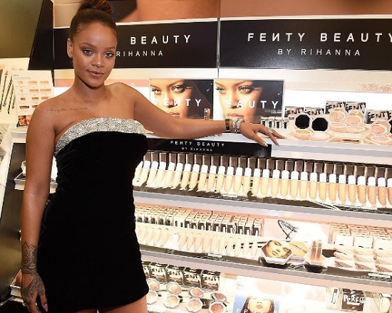 Előállt a Fenty Beauty - Rihanna büszke saját sminktermékeire
