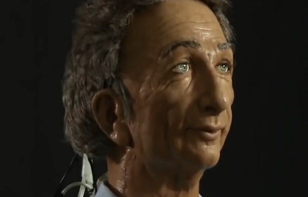 Mesterséges intelligencia: Charles robot képes az érzelmeket leutánozni