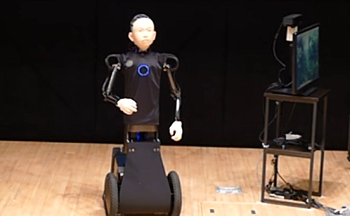 MI: emberi lett a gyermekszerű robot