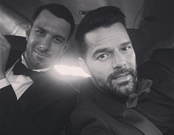 Ricky Martin (jobbra) hivatalosan is összekötötte életét a párjával