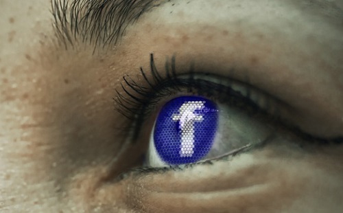 A lányok önbecsülése forog kockán a Facebookon?