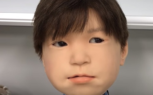 Megdöbbentően kifejező az android gyermek arca