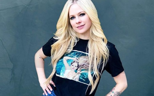 Avril Lavigne 2 évet töltött ágyban, míg kiderült betegsége