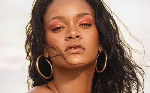 Rihanna új dalokat szerez