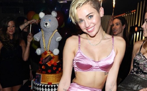 Miley Cyrus hivatalosan is új kapcsolatban van