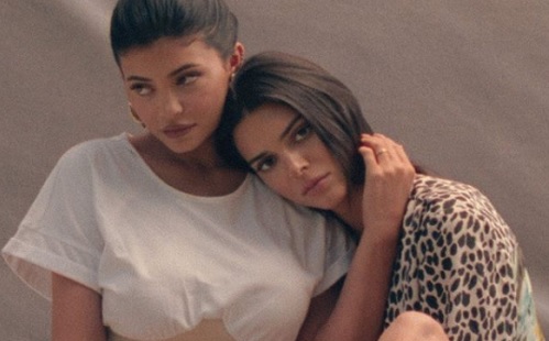 Így hagyta ott a sulit Kendall és Kylie Jenner