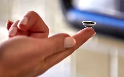 Mikro-kijelzőkkel segíti a szemet az okos kontaktlencse