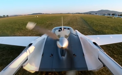 Mesterséges intelligencia – Íme a világ első városközi repülő autója