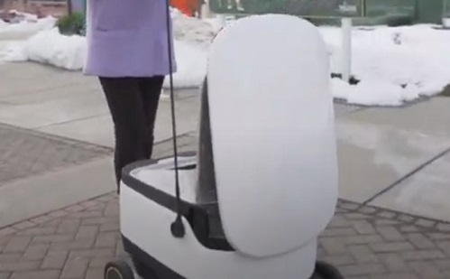 Élelmiszer-szállító robotot vetettek be az egyetemen