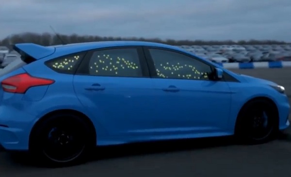 A Ford Focus RS fényekkel jelzi, ha izgatott a vezető