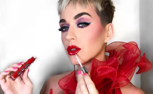 Katy Perry tagadja, hogy plasztikáztatott