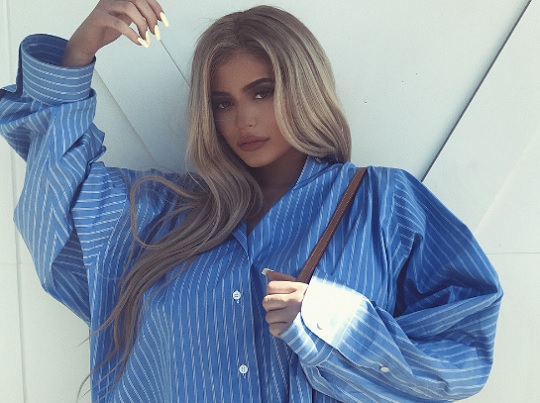 Kylie Jenner állítólag jövő hónapban már szülni fog