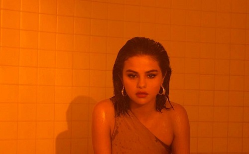 Selena terápiára viszi kedvesét