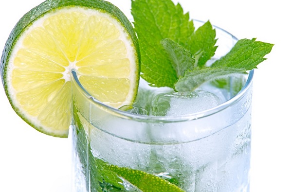 Citrusfélékkel ízesítés esetén érdemes étel mellé fogyasztani az ásványvizet
