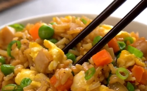 Sült rizs csirkével – a legízesebb módon