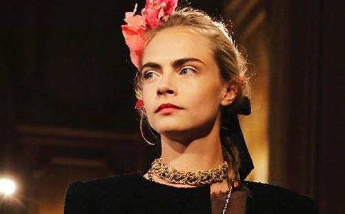 Megvált hajkoronájától Cara Delevingne