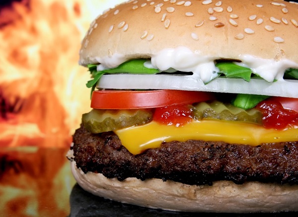 A gyorsétteremek ételei kísértésbe hozzák a fiatalokat és rászoknak az ízfokozók miatt