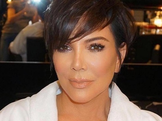 Kim Kardashian védi az édesanyját, Kris Jennert