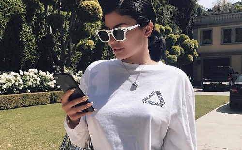 Nem bírta Kylie Jenner: mindent megevett