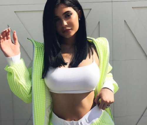 Rosszul lett: a sok evés után valószínűleg rosszabbul nézett ki Kylie Jenner