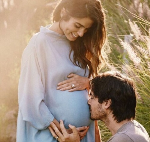 Nikki Reed és kedvese babát vár
