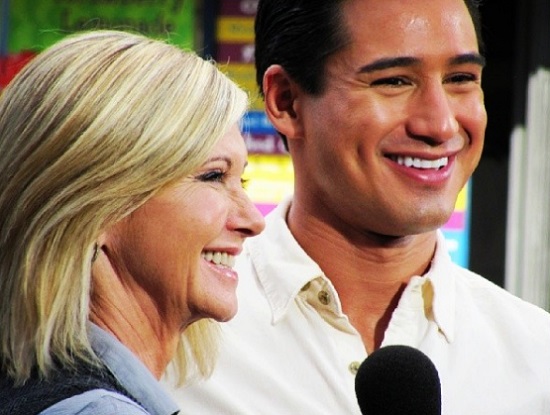 Olivia Newton-John most sajnos nem mosolyog ennyire