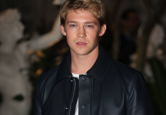 Joe Alwyn Taylor Swift után költözött az USA-ba