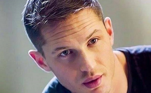 Tom Hardy a valóságban is hős