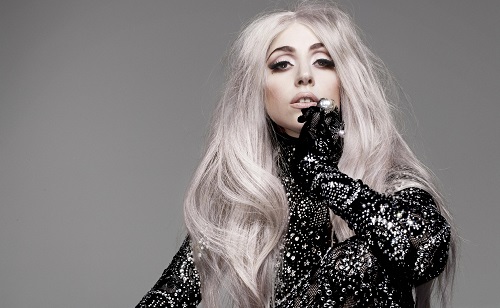 Lady Gaga kés alá feküdt?