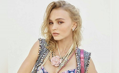 Lily-Rose Depp levetkőzött