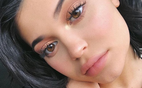 Kylie Jenner szakított gyermeke apjával?