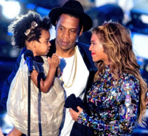 Jay-Z Beyoncéval és a kislányukkal - kiderült, hogy van egy felnőtt fia is...