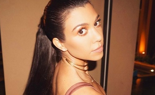 Kourtney Kardashian 4 éves lányának piercingje lett!