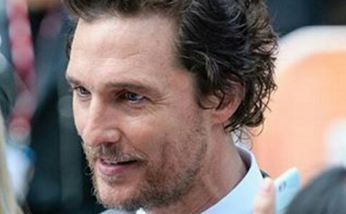 Matthew McConaughey-nak kihullott a haja?!