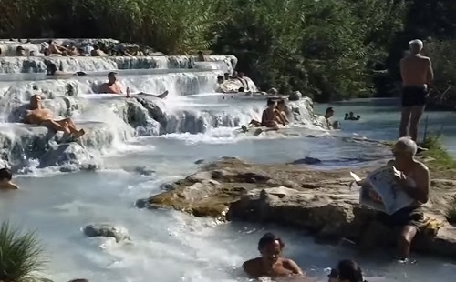 Saturnia – lépcsős fürdő Olaszországban