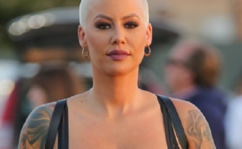 Kisebb melleket akar Amber Rose