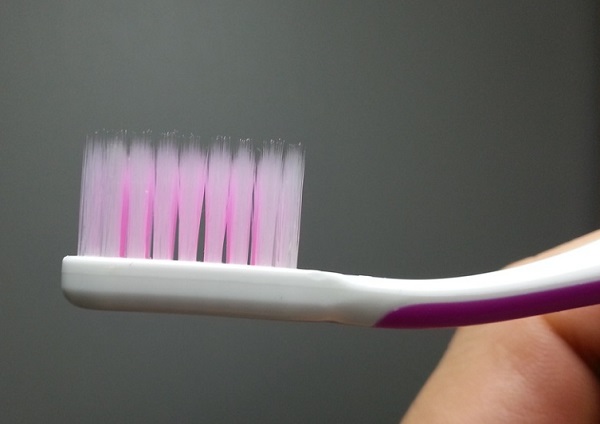 A helyes fogmosással és a fogak ápolásával megelőzzük a fogfájást