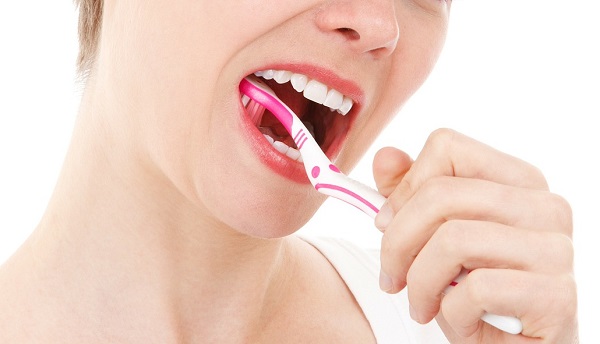 Várandósság alatt különösen fontos a megfelelő fogápolás és a kezelések elvégeztetése
