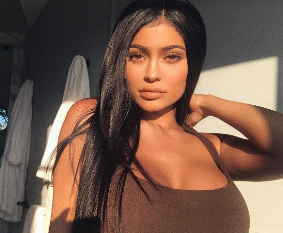 Kylie Jenner egymás után kerül pereskedésbe