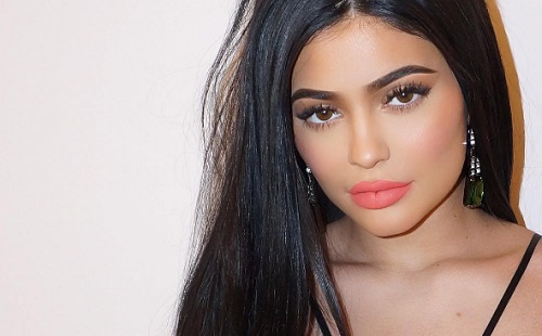 Egy sms és Kylie Jenner hírnevének annyi?