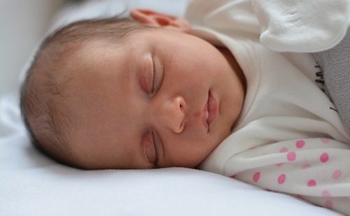 Rendkívül fontos a babák számára a jó minőségű alvás