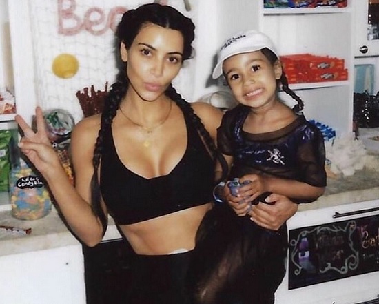 Kim Kardashian a kislányával, North-tal